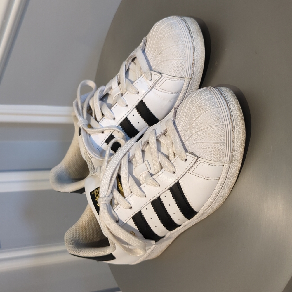 Adidas Superstar Size 8 (Size 6 Men)